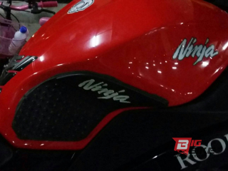  Kawasaki Ninja 300