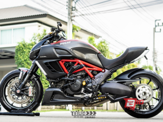  Ducati Diavel Carbon Y16