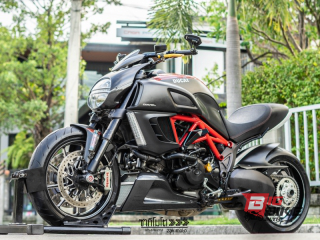  Ducati Diavel Carbon Y16