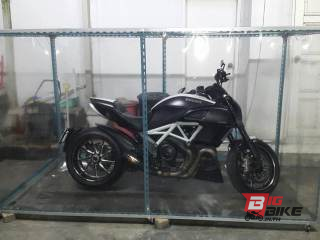  Ducati Diavel Carbon Y16